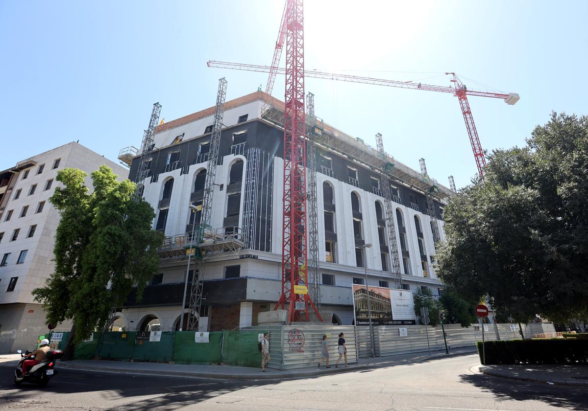 Obras del futuro hotel Mezquita Center, junto a la estación del AVE