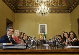 El Gobierno andaluz actualiza sus sueldos al IPC y aprueba una subida del 1,8%