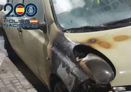 Un hombre de 63 años quema un coche y pincha los neumáticos de otros cuatro tras discutir con sus propietarios