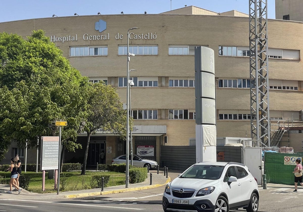 En la imagen la fachada del Hospital General de Castellón donde fue trasladada la bebé