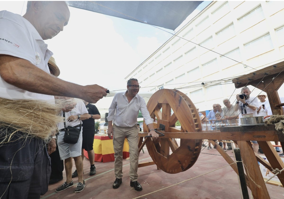 El presidente de la Diputación de Alicante, Toni Pérez, durante su visita a Callosa de Segura, este miércoles