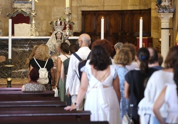 Flores, besos y peticiones, la piedad popular visita el martes y 13 a la Virgen de los Remedios