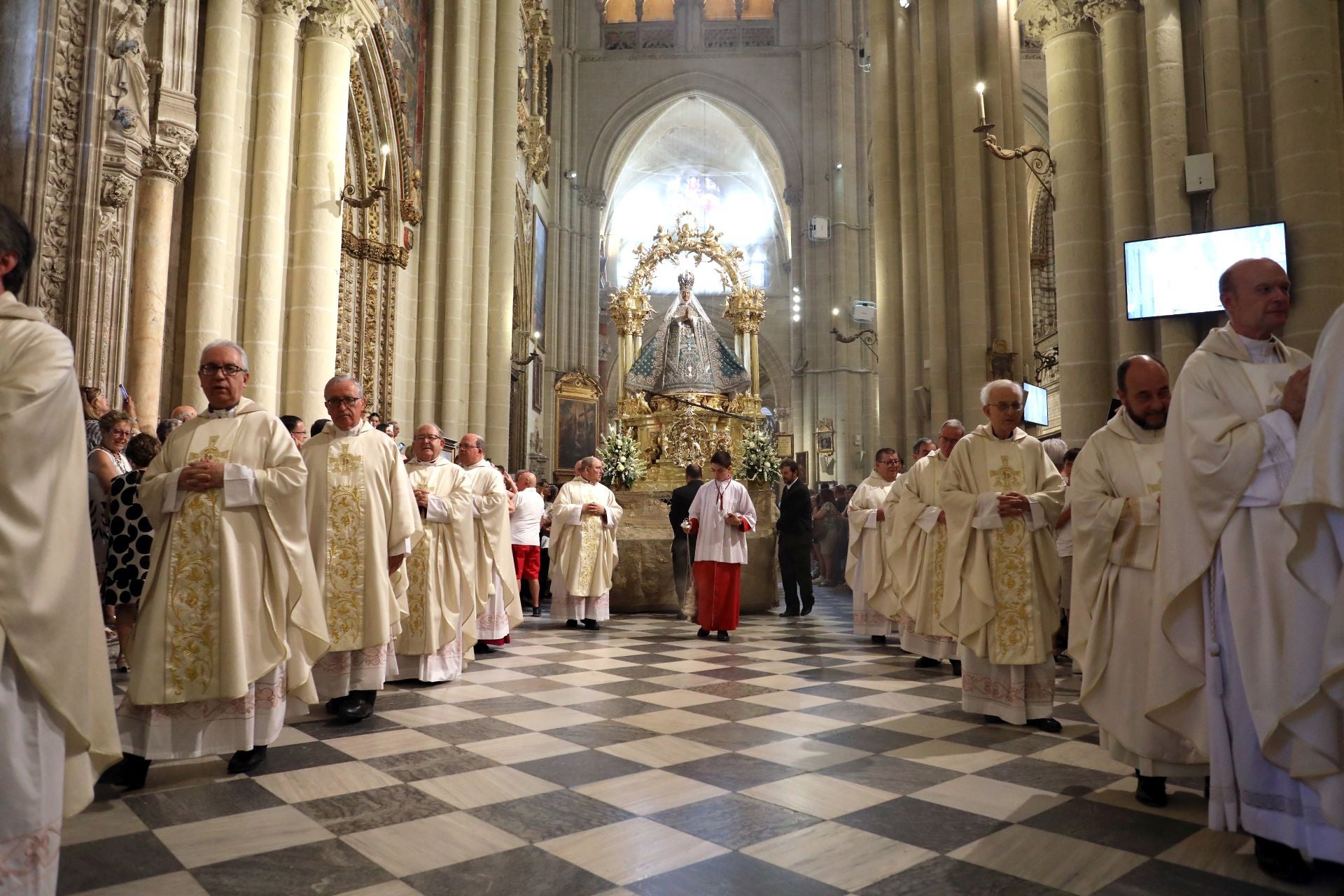 Las imágenes de los toledanos renovando la tradición de los botijos