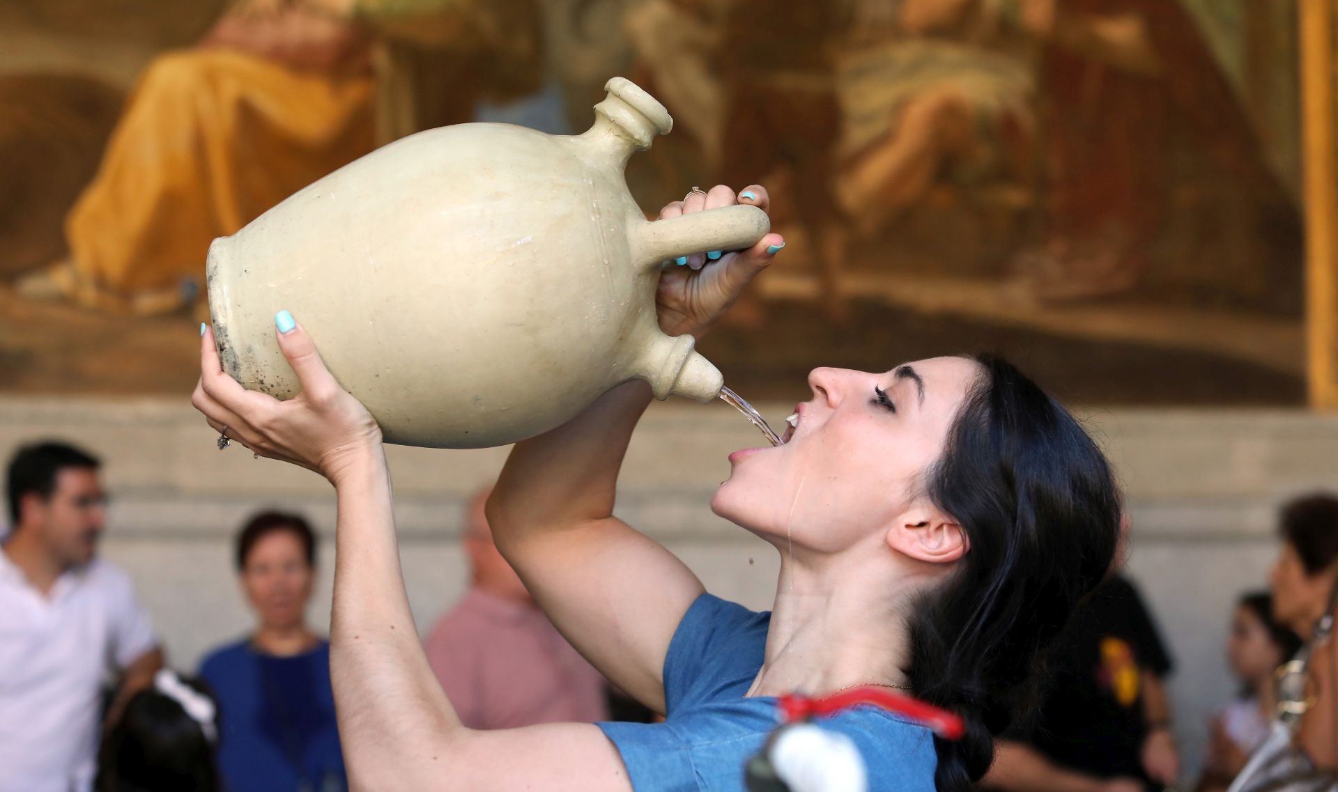 Las imágenes de los toledanos renovando la tradición de los botijos