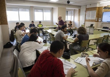 Educación incluye los estudios de las escuelas de idiomas y de especialización de FP en sus becas