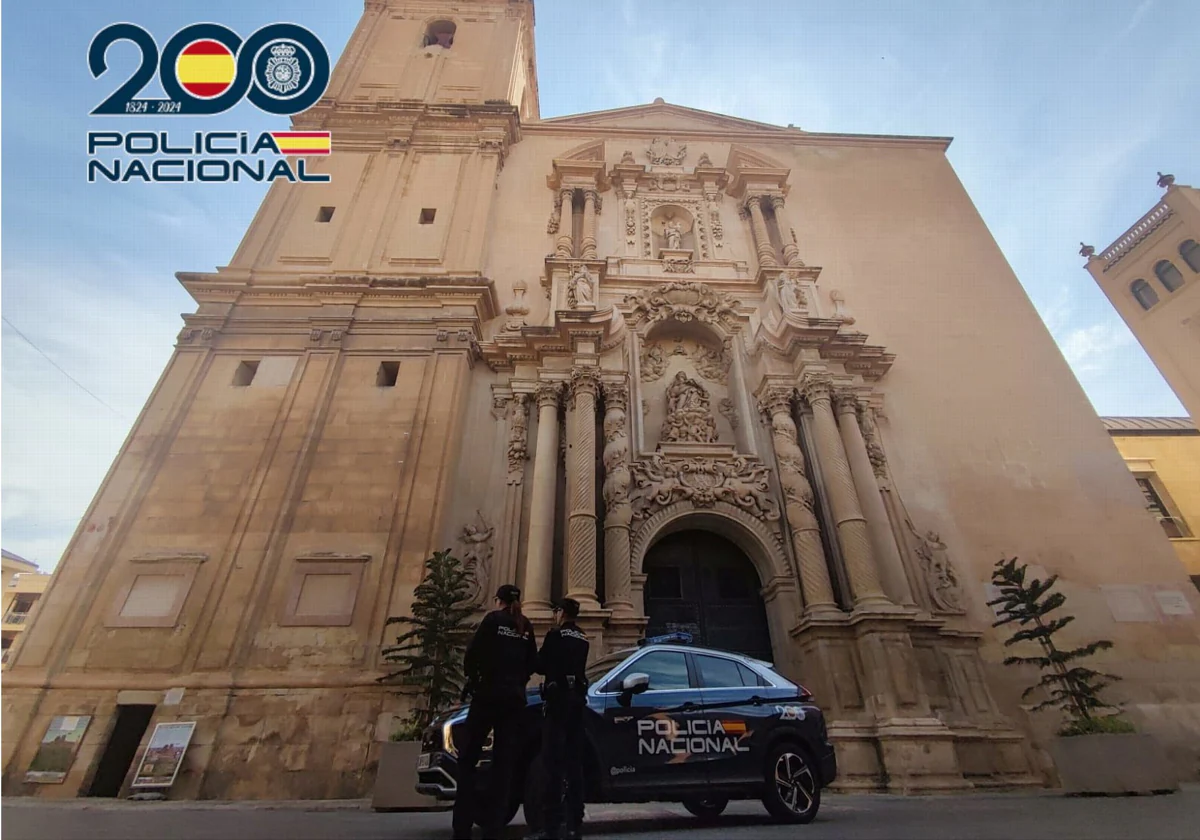 Imagen de archivo de policías nacionales en Elche