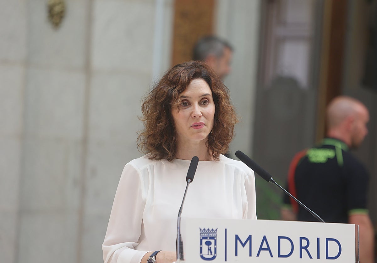 Isabel Díaz Ayuso la entrega de las Palomas de Bronce