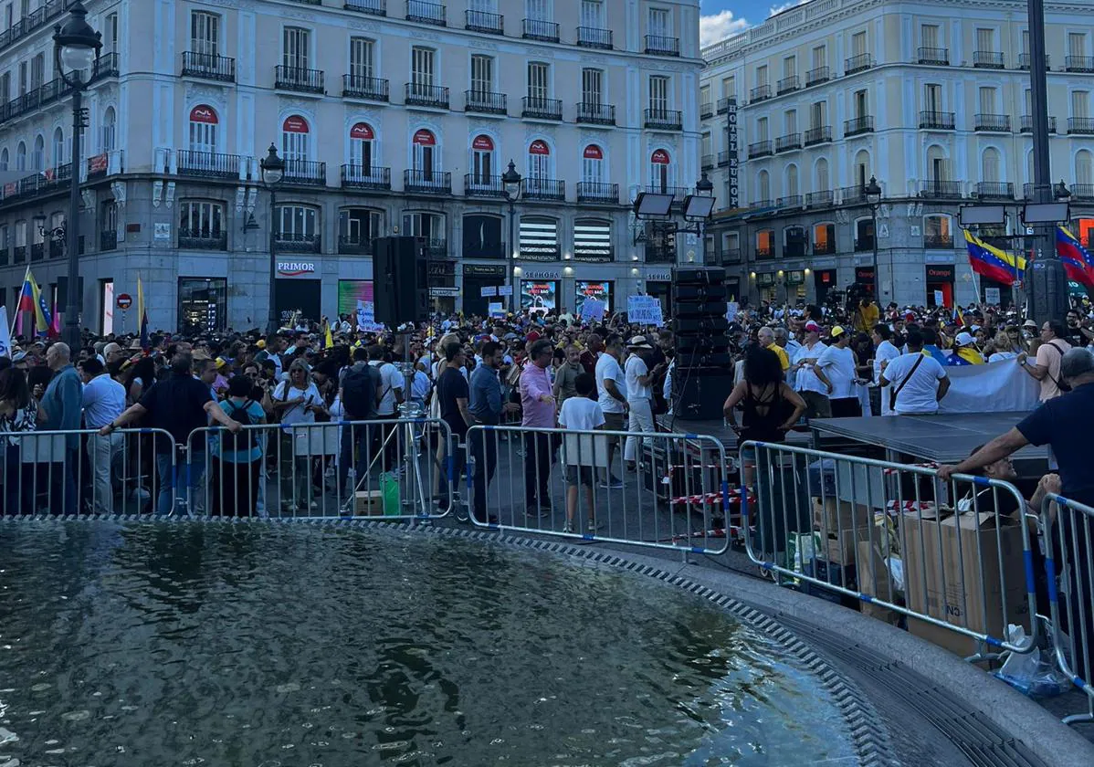 Manifestantes en la Puerta del Sol