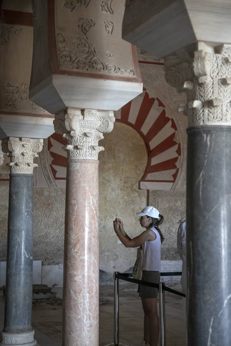 Fotos: la visita al imponente Salón Rico de Medina Azahara