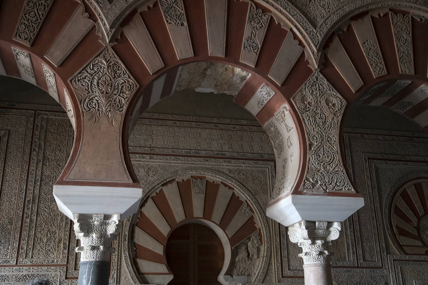 Fotos: la visita al imponente Salón Rico de Medina Azahara