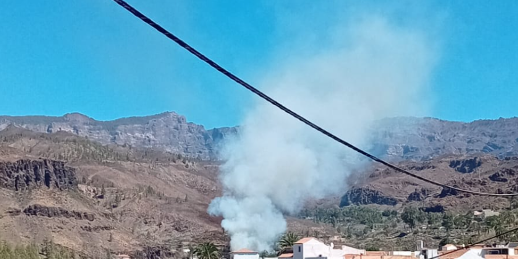 El incendio de Fataga (Gran Canaria) sigue siendo un susto por la solidez de los servicios de extinción