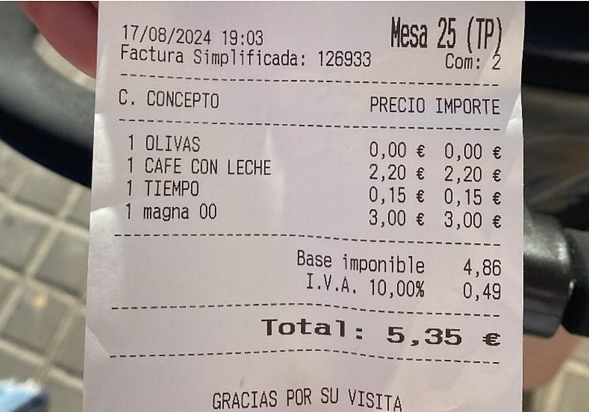 Imagen del tique de pago de la consumición que incluye el concepto de «tiempo», difundida por el influencer Jesús Soriano (@soycamarero)