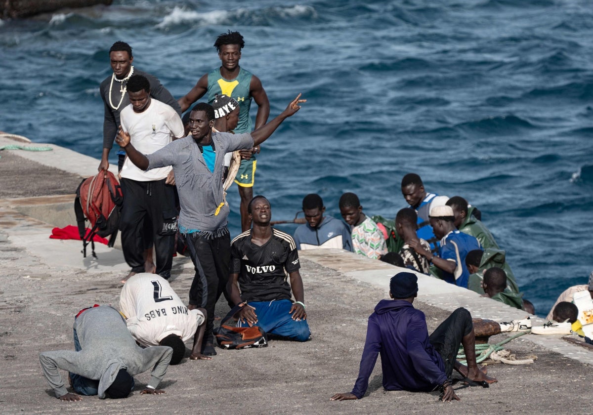 Migrantes procedentes de Senegal llegando a El Hierro