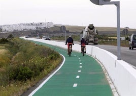 Cierran el carril bici entre Barbate y Zahara recién estrenado al aparecer grietas en el firme