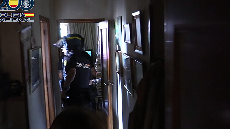 La Policía Nacional, durante la entrada al domicilio
