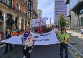 Brindis en el centro de Bilbao para pedir «puertas abiertas» a los presos de ETA