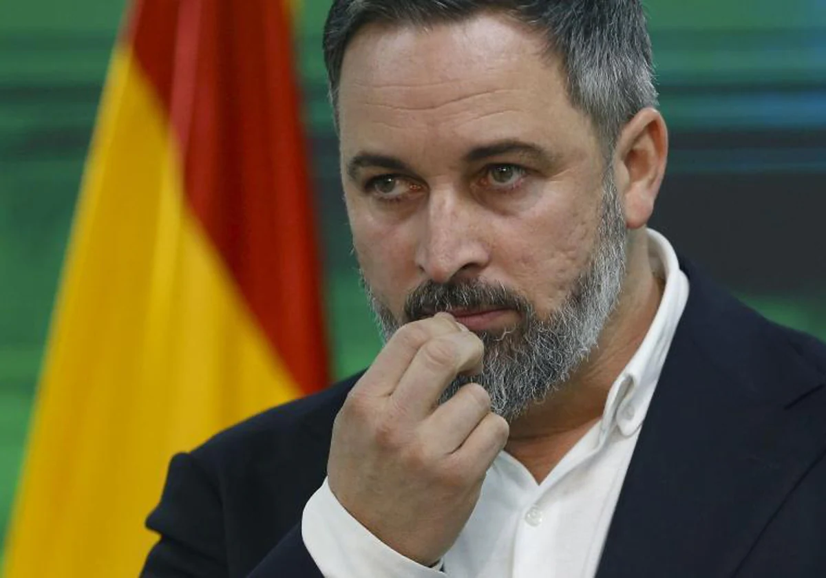 Abascal responde a Feijóo por sus palabras sobre inmigración: «Obligaste a romper los gobiernos diciendo lo contrario»