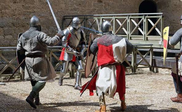 Recreación bélica en el vallisoletano castillo de Villafuerte