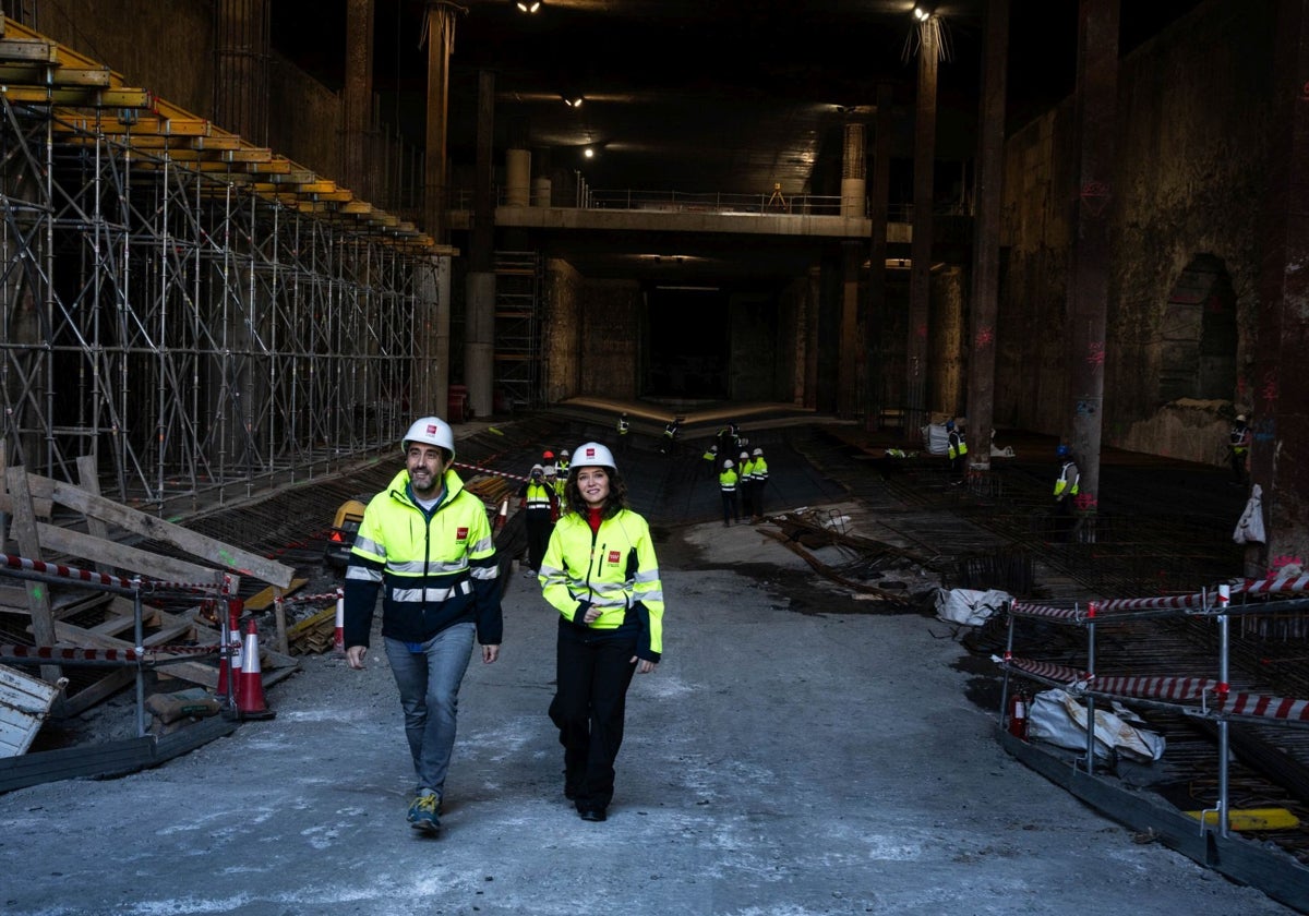 La presidenta Díaz Ayuso, en una visita de obras a la línea 3 en su enlace con MetroSur