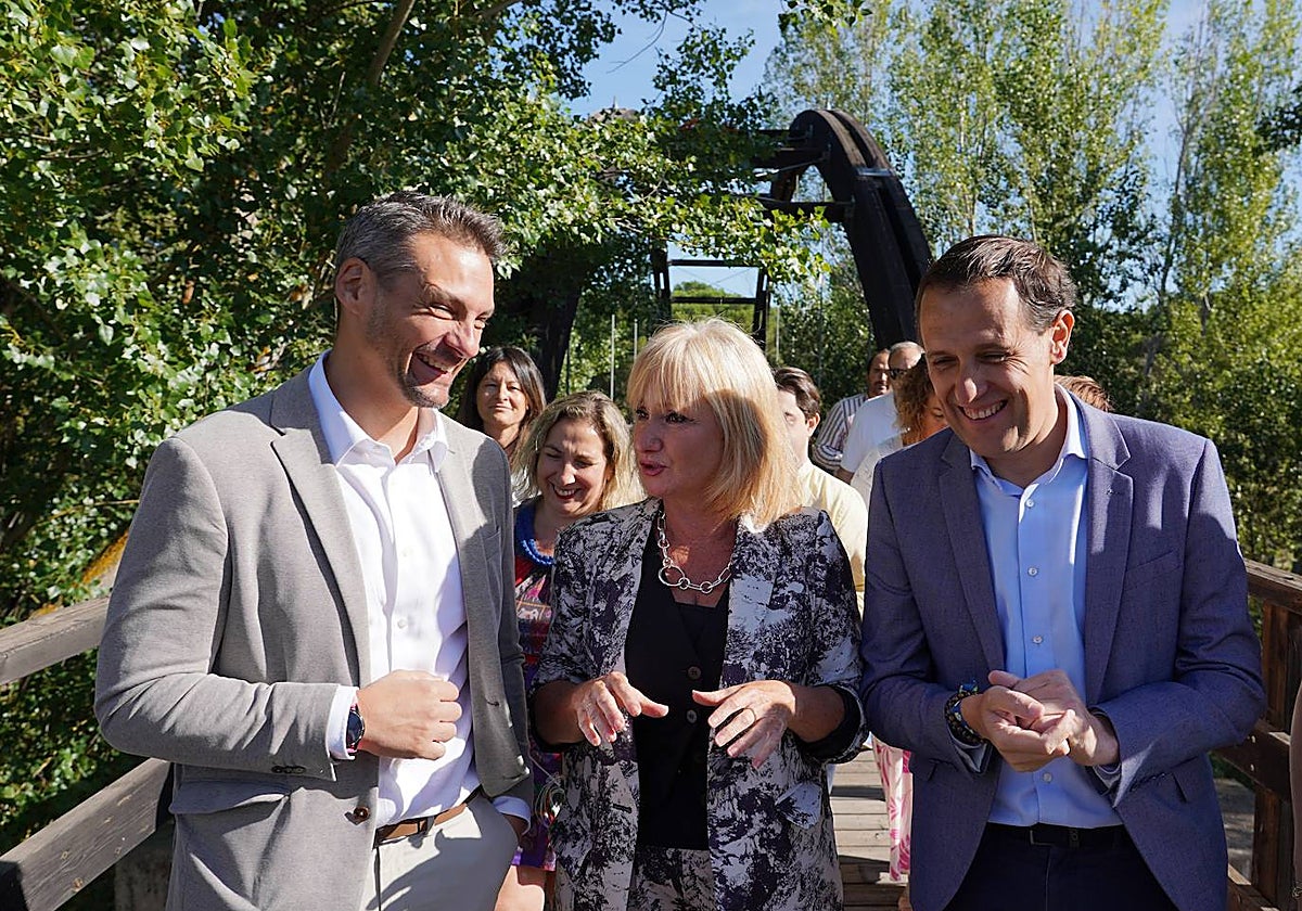 La consejera de Industria, Comercio y Empleo y el presidente de la Diputación de Valladolid este lunes