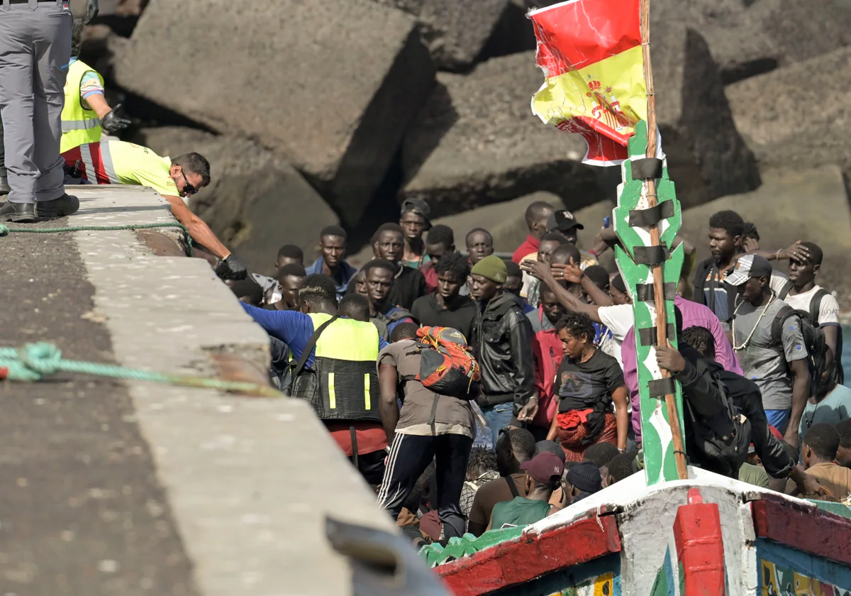 Desembarque de188 inmigrantes rescatados en la mañana del 22 de agosto, por la Salvamar Adhara, en aguas cercanas a El Hierro