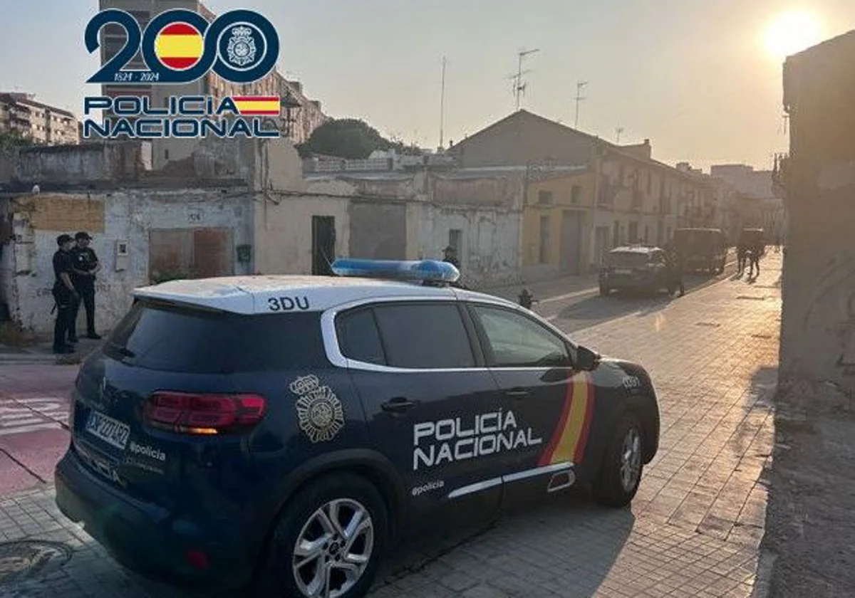 Imagen de la Policía Nacional en el barrio de Campanar, en Valencia