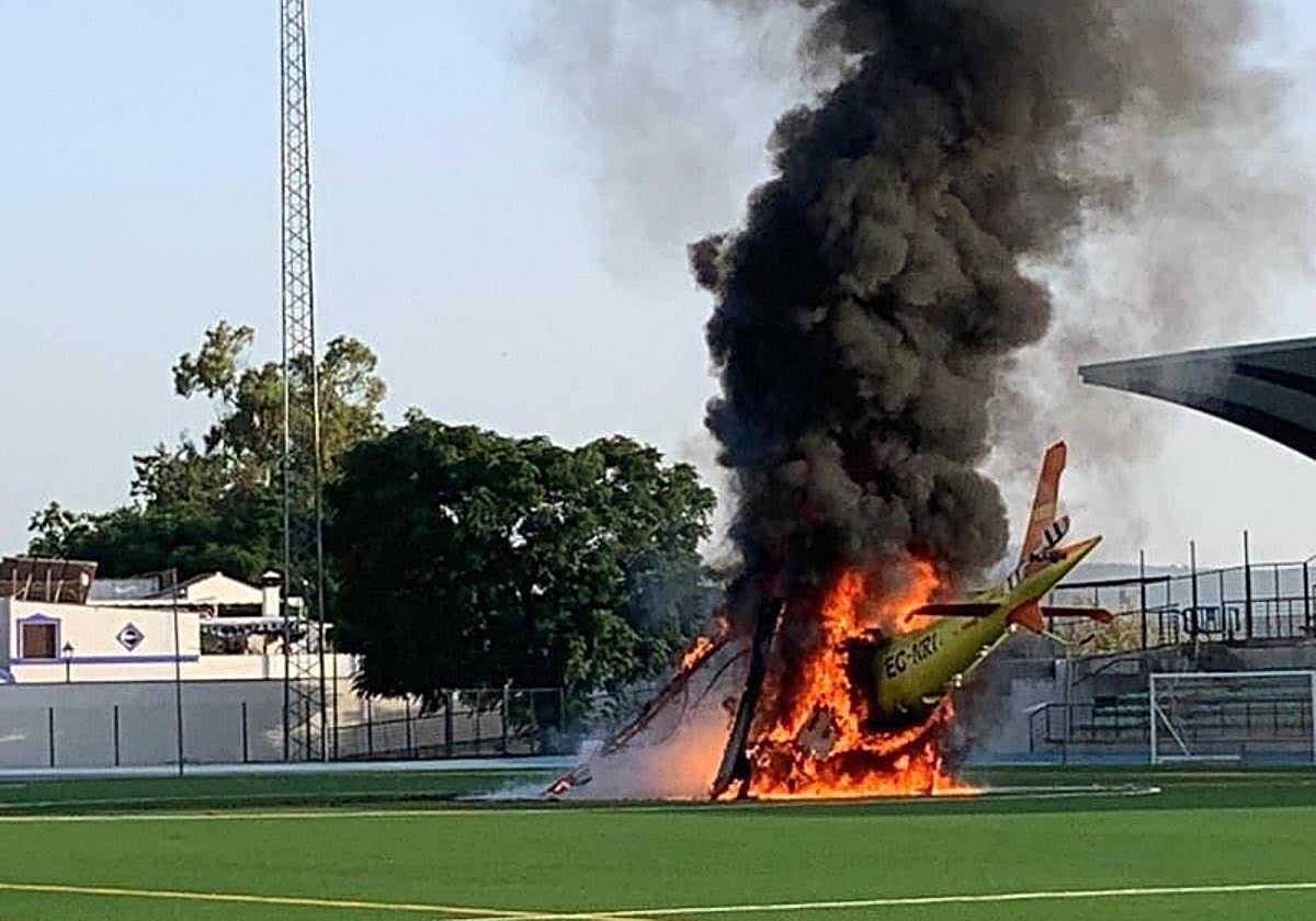 Helicóptero del 061 que resultó calcinado tras el incendio