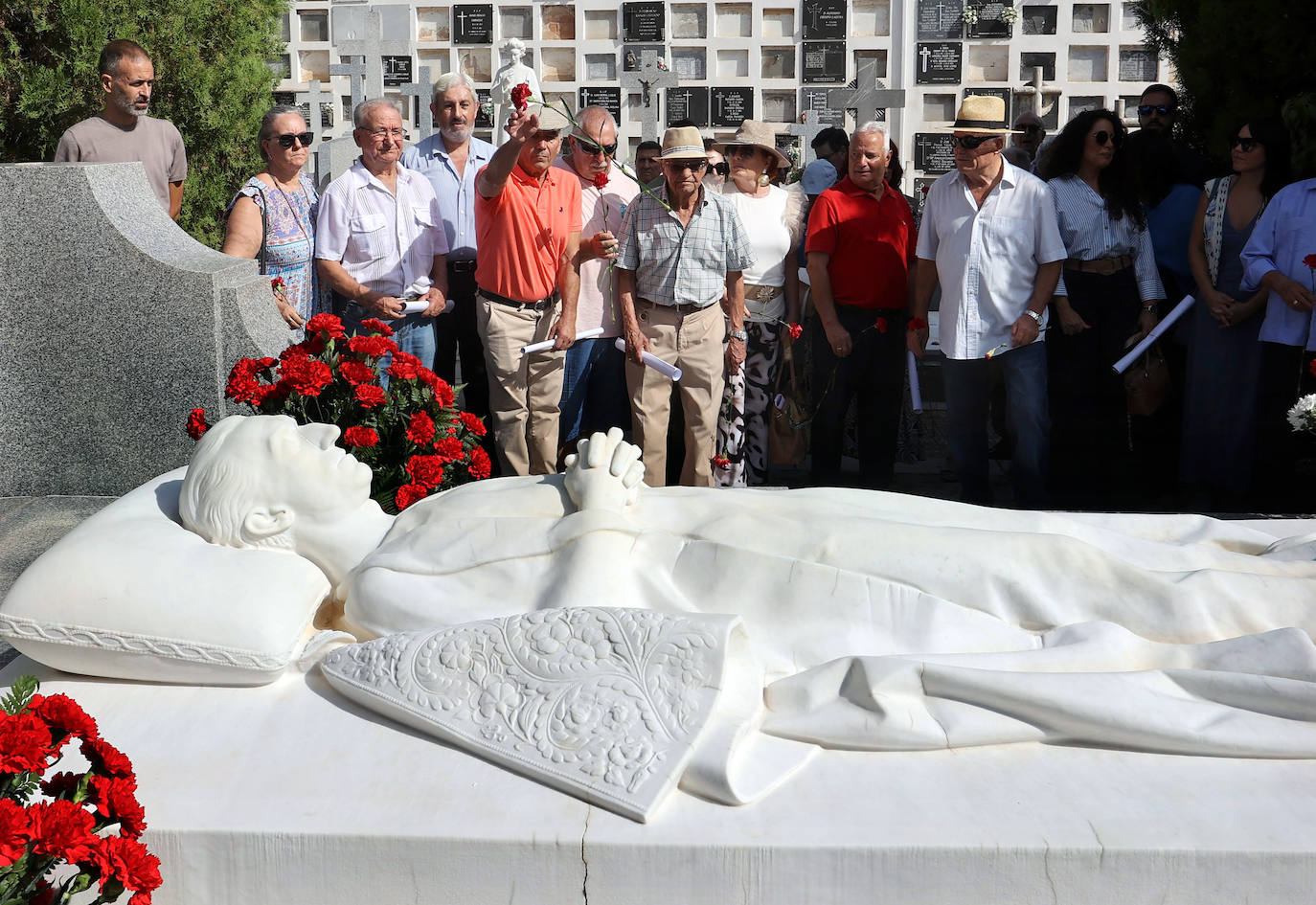 Fotos: el homenaje a Manolete en el cementerio de la Salud de Córdoba