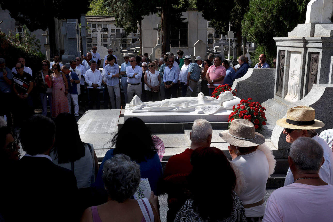 Fotos: el homenaje a Manolete en el cementerio de la Salud de Córdoba