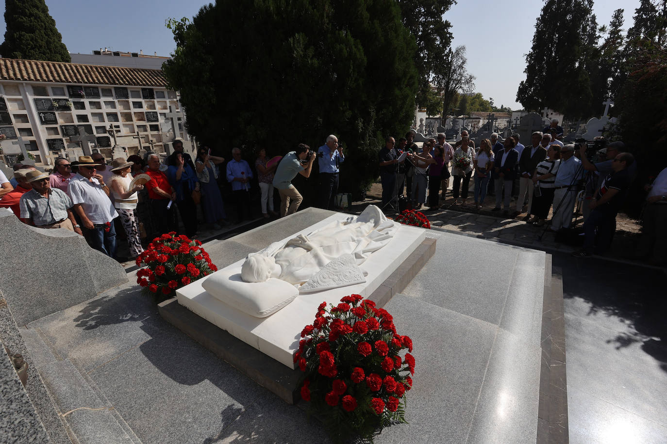 Fotos: el homenaje a Manolete en el cementerio de la Salud de Córdoba