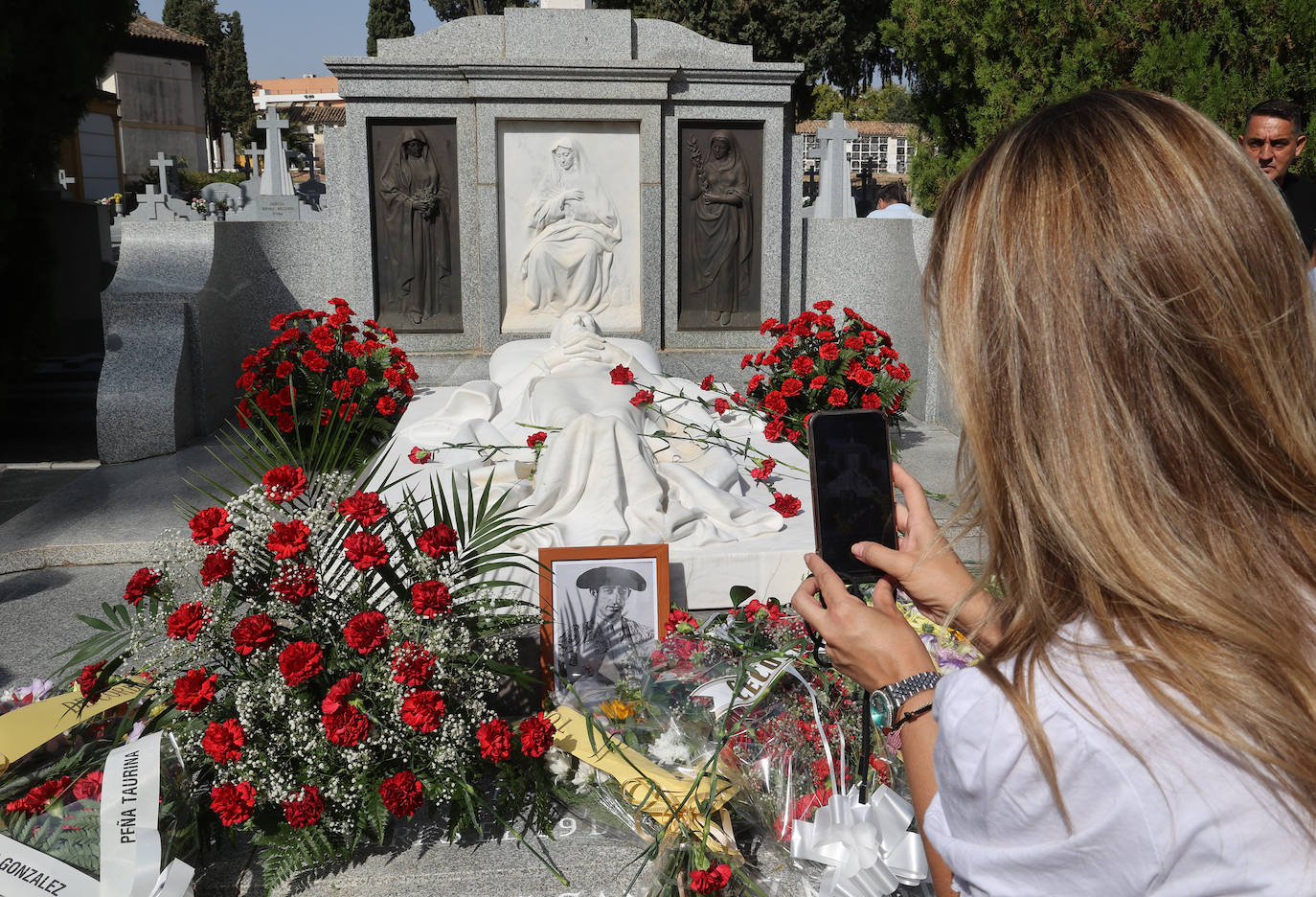 Fotos: el homenaje a Manolete en el cementerio de la Salud de Córdoba