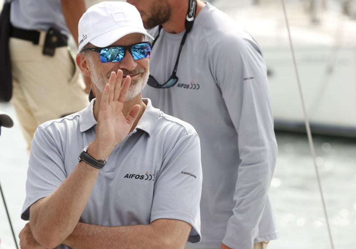 El rey Felipe VI a su llegada al club náutico de Palma tras competir en la primera regata de la 39 edición de la Copa del Rey