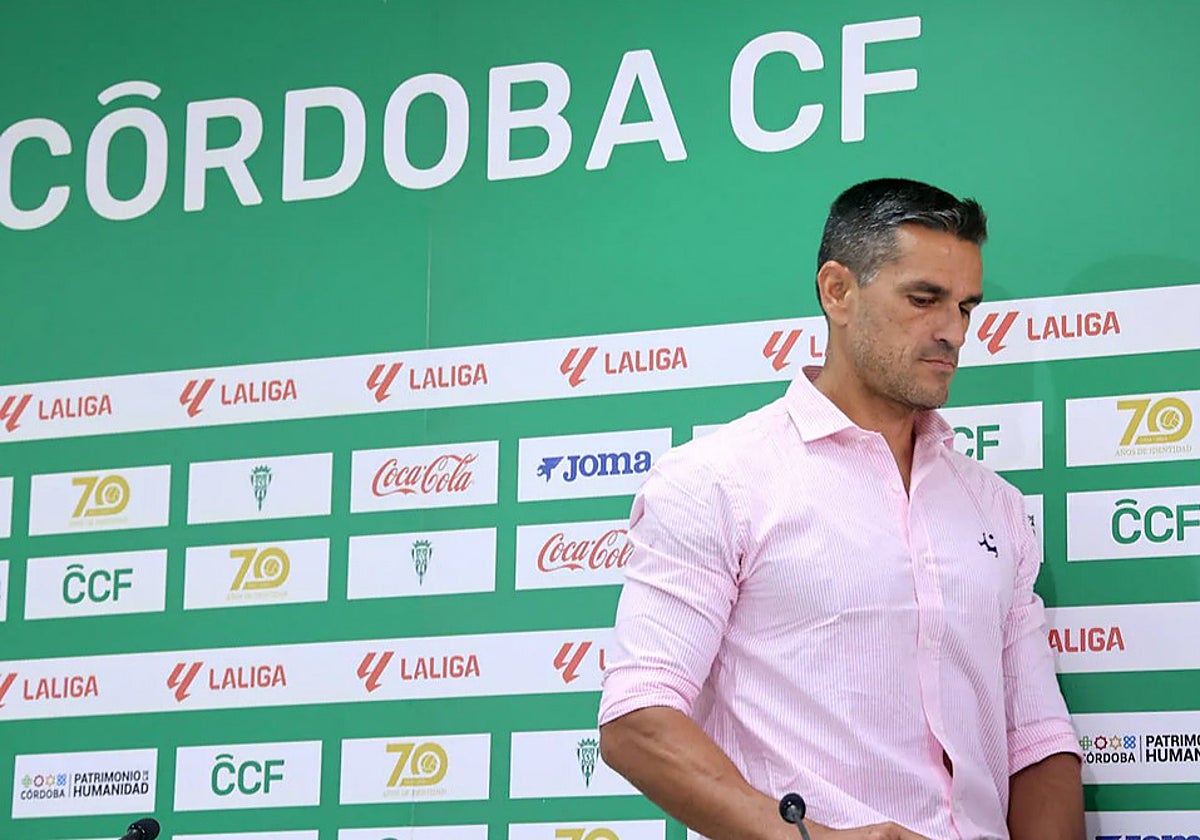El director deportivo del Córdoba, Juan Gutiérrez 'Juanito' en la sala de prensa de El Arcángel
