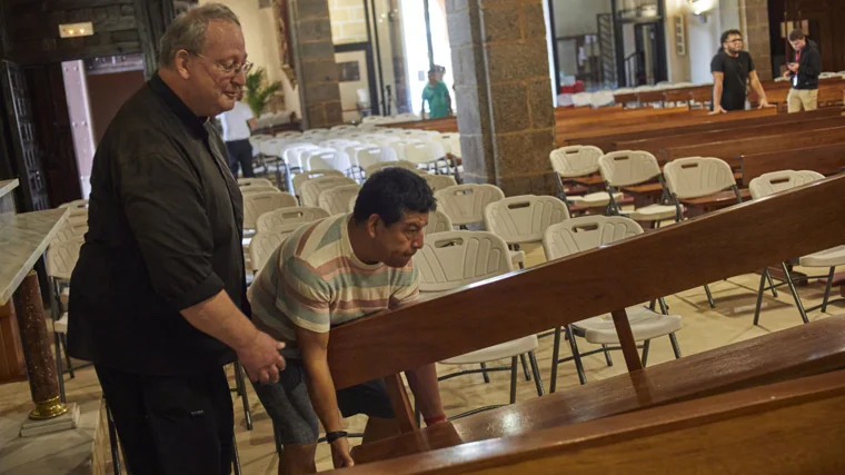 Preparativos para la macroboda en la parroquia San Sebastián Mártir