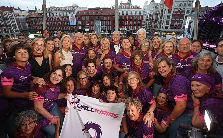 Imagen principal - Las Vallkirias del Pisuerga animan a los vallisoletanos a «mostrar aquello que nos hace únicos» durante las fiestas