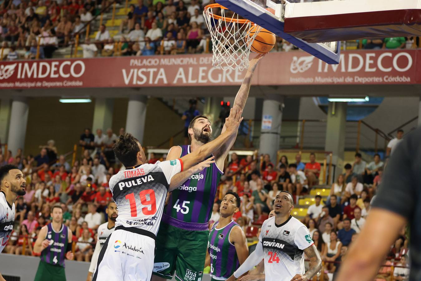 El vibrante duelo de la Copa Andalucía entre Unicaja Málaga y Covirán Granada, en imágenes