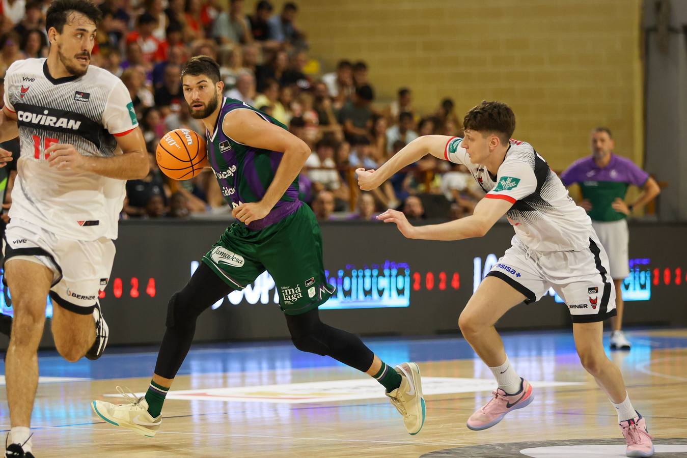 El vibrante duelo de la Copa Andalucía entre Unicaja Málaga y Covirán Granada, en imágenes