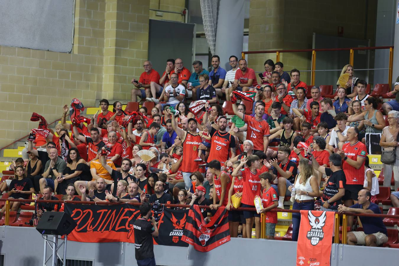 El vibrante duelo de la Copa Andalucía entre Unicaja Málaga y Covirán Granada, en imágenes