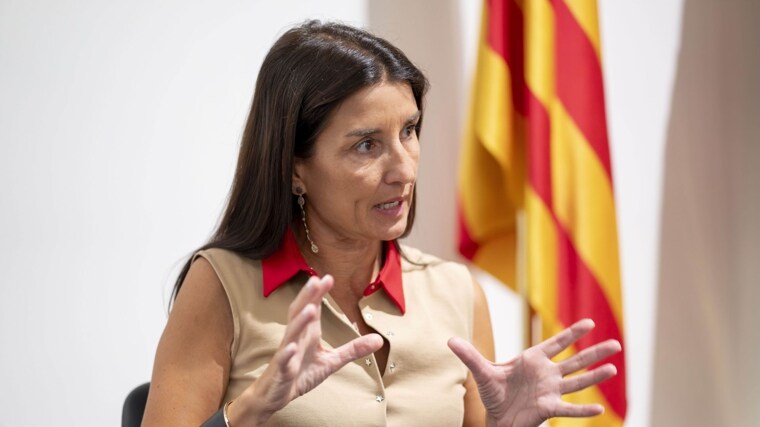 La consellera de Hacienda de la Generalitat Valenciana, Ruth Merino, en un momento de la entrevista