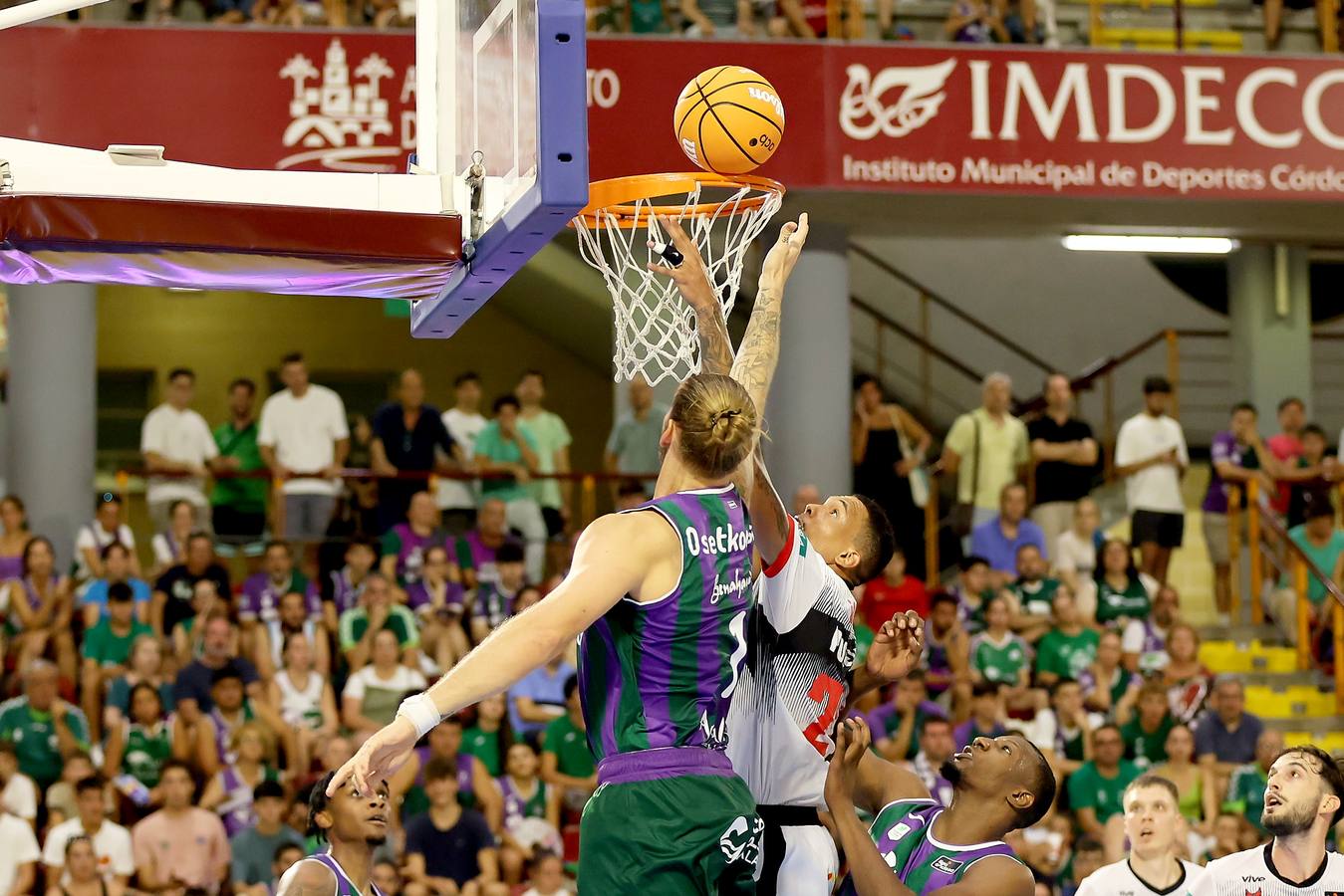 El vibrante duelo de la Copa Andalucía entre Unicaja Málaga y Covirán Granada, en imágenes