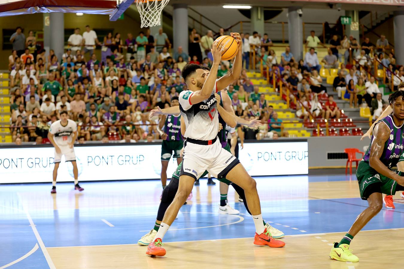 El vibrante duelo de la Copa Andalucía entre Unicaja Málaga y Covirán Granada, en imágenes