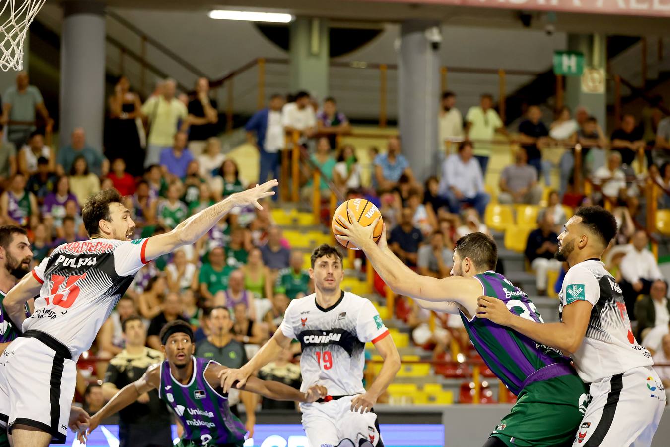 El vibrante duelo de la Copa Andalucía entre Unicaja Málaga y Covirán Granada, en imágenes
