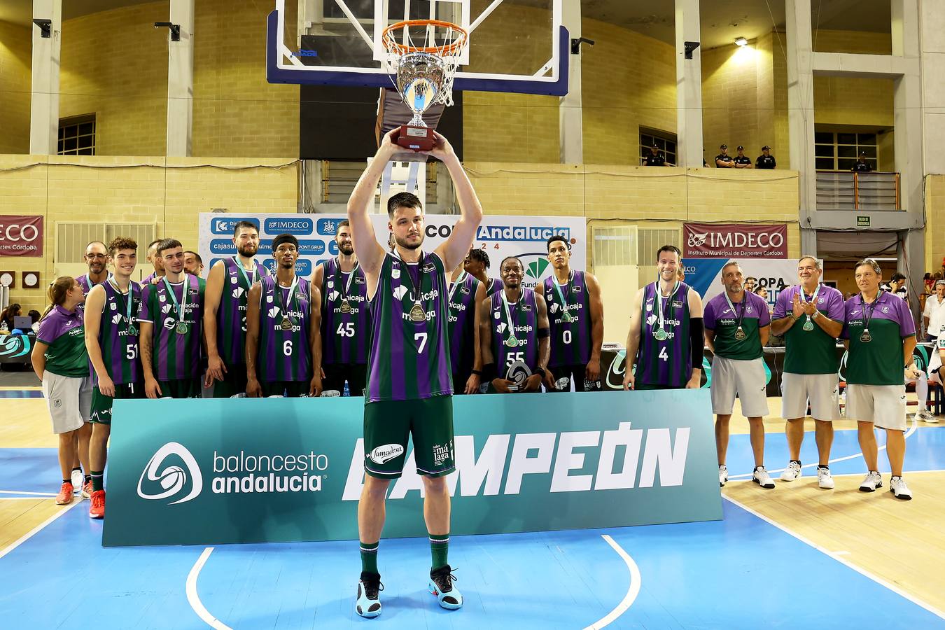 El vibrante duelo de la Copa Andalucía entre Unicaja Málaga y Covirán Granada, en imágenes