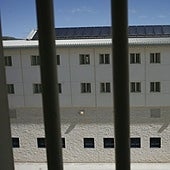 Una mujer se expone a tres años de cárcel tras ser cazada entregando menos de medio gramo de cocaína a otra persona