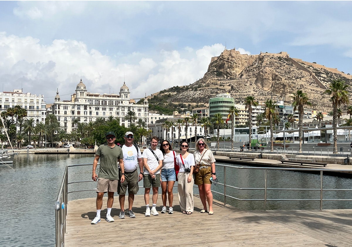 Participantes en la acción promocional organizada por el Patronato de Turismo Costa Blanca