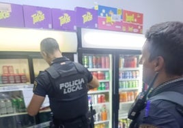 Precintan una tienda 24 horas a la que acudían a por alcohol menores de varios pueblos en Alicante