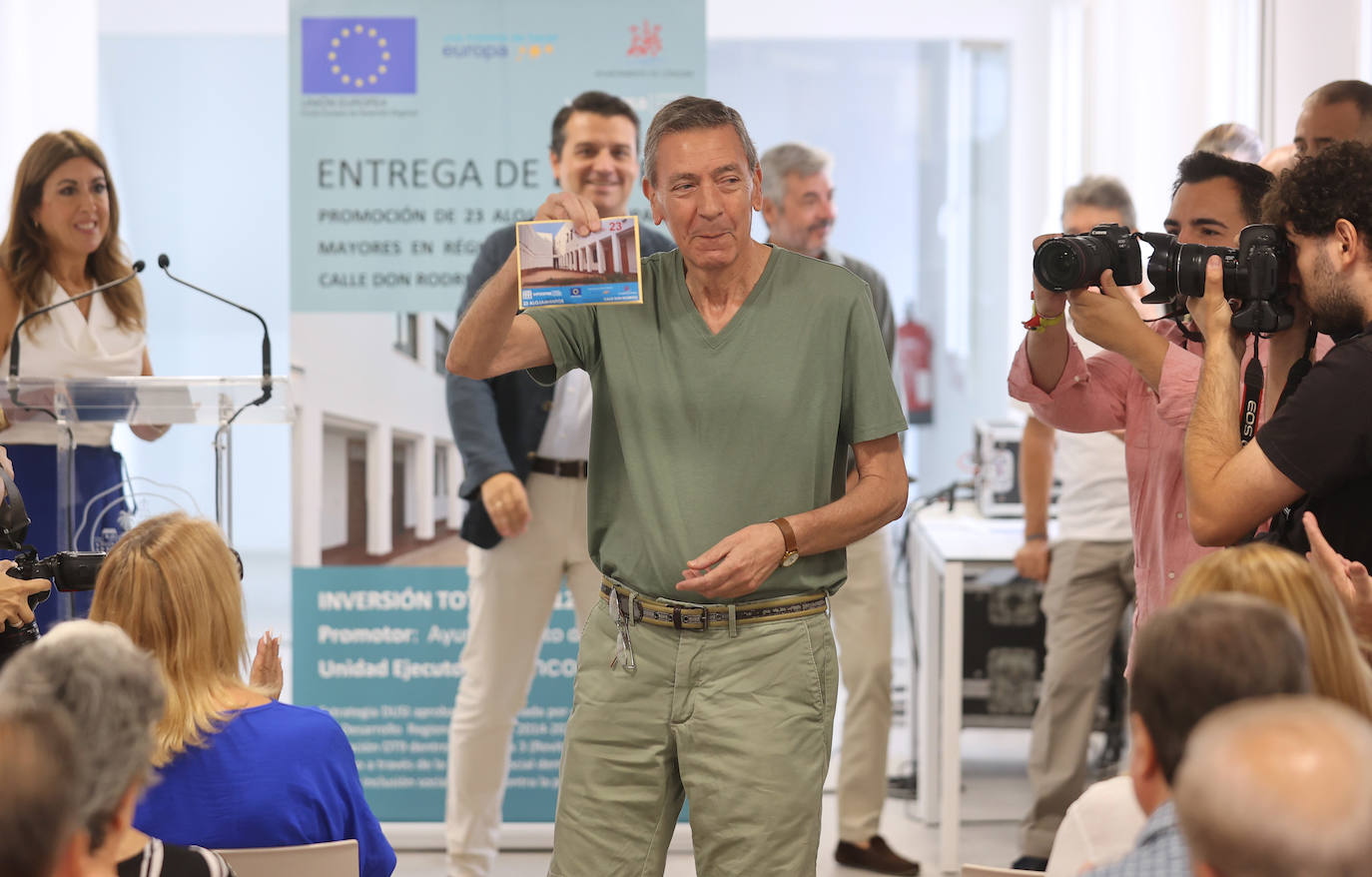 Fotos: la entrega de llaves de los nuevos alojamientos para mayores en Córdoba