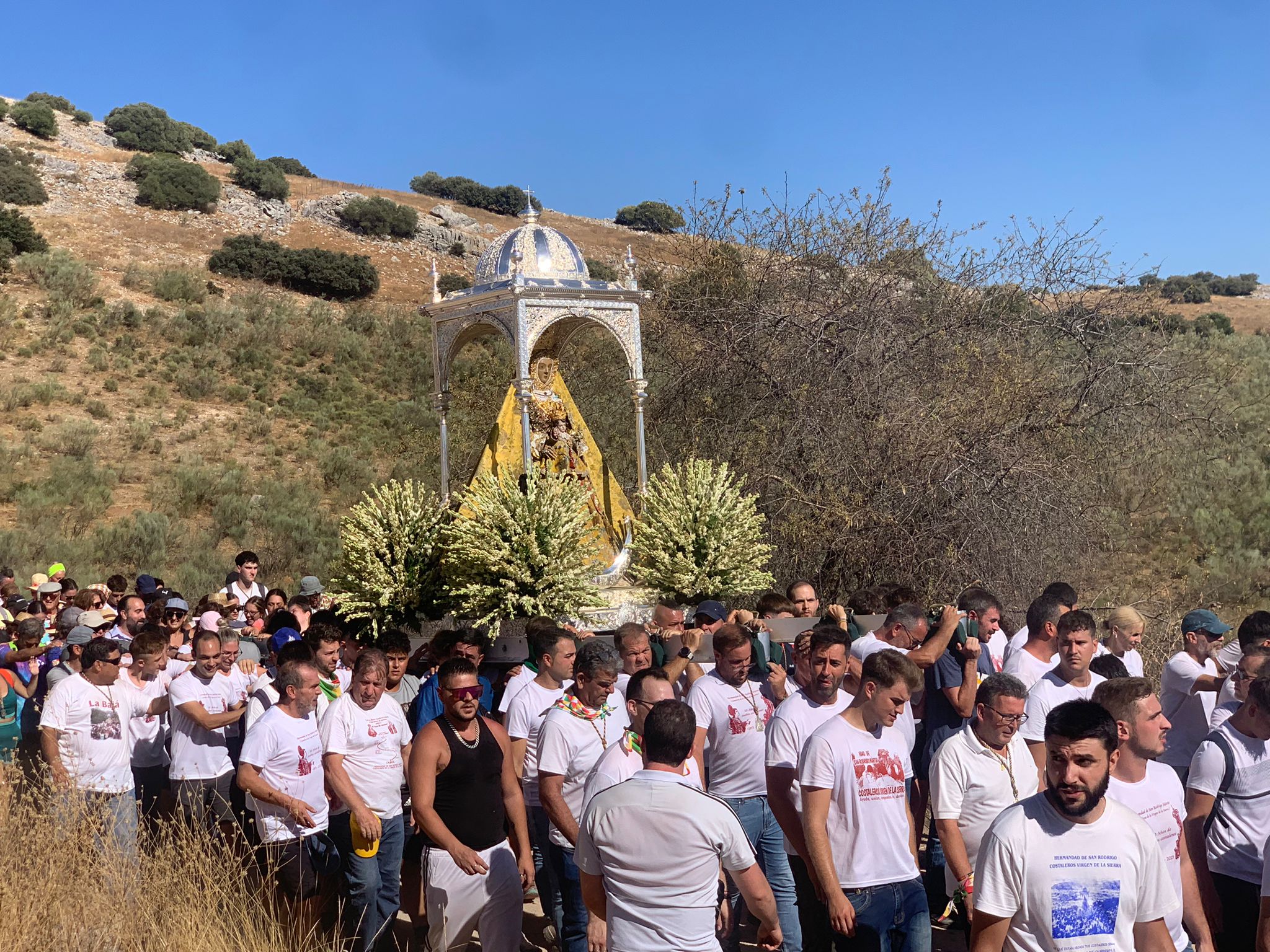 La espectacular &#039;Bajá&#039; de la Virgen de la Sierra de Cabra, en imágenes