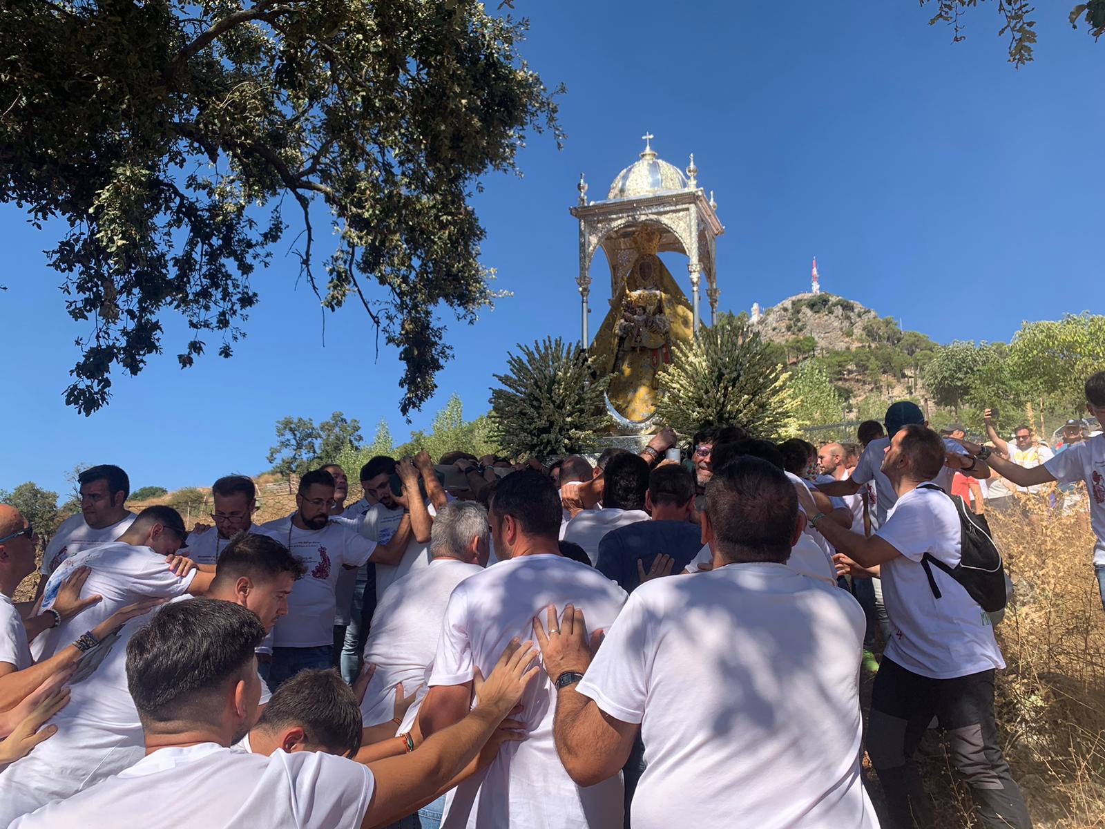 La espectacular &#039;Bajá&#039; de la Virgen de la Sierra de Cabra, en imágenes