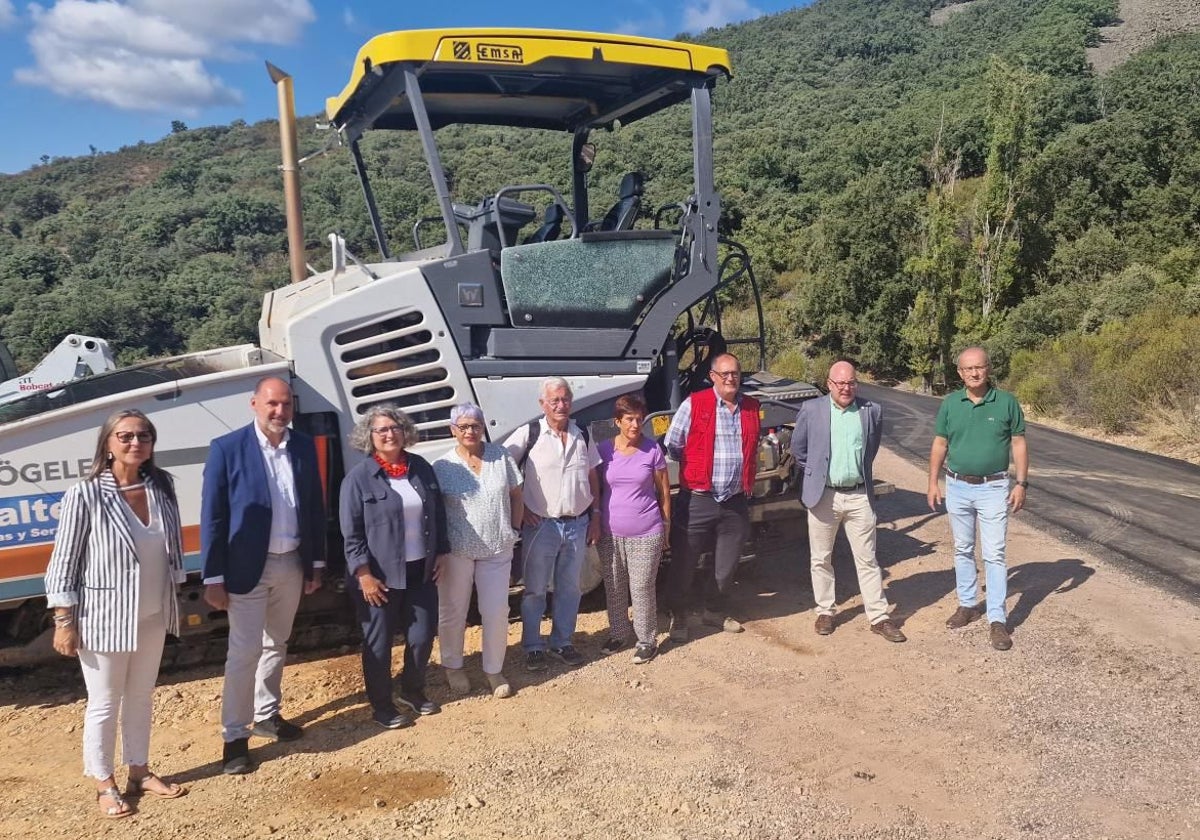 La consejera Mercedes Gómez durante una visita a las obras en Espinoso del Rey (Toledo)